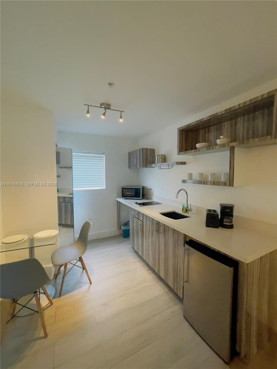 8320 Harding Ave # 606 5